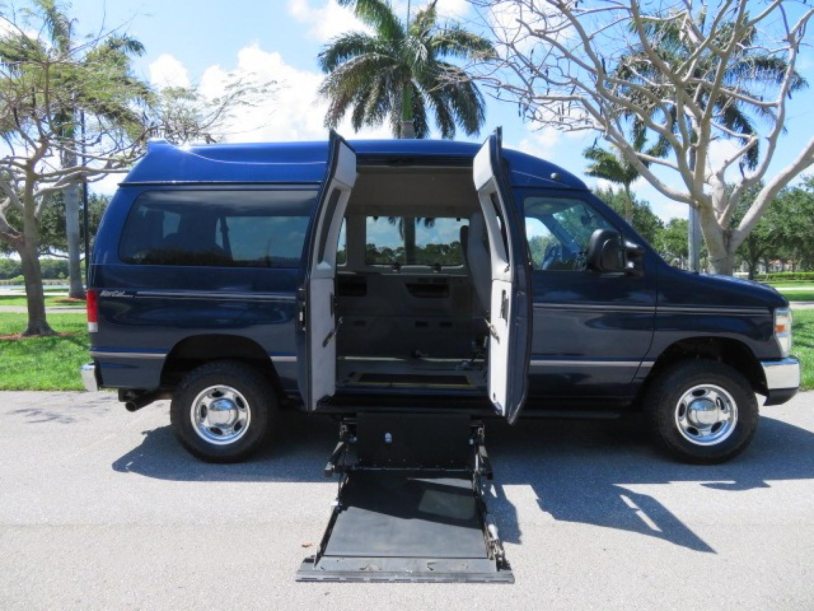 2011 Dark Blue /Gray Ford E-Series Wagon E-350 XLT Super Duty (1FBNE3BS4BD) with an 6.8L V10 SOHC 20V engine, located at 4301 Oak Circle #19, Boca Raton, FL, 33431, (954) 561-2499, 26.388861, -80.084038 - Photo #44